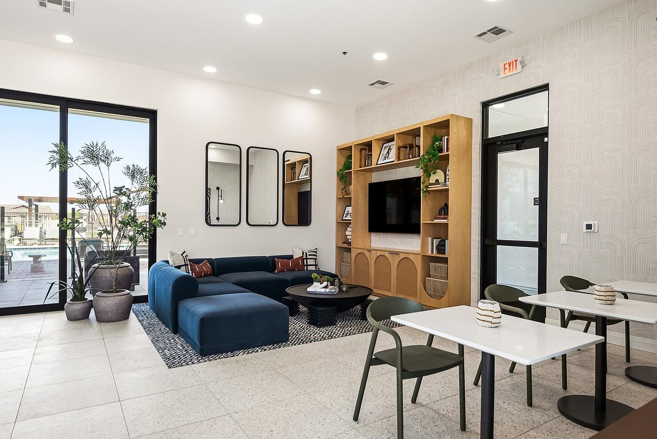 Sonita - Photo 6 of 50