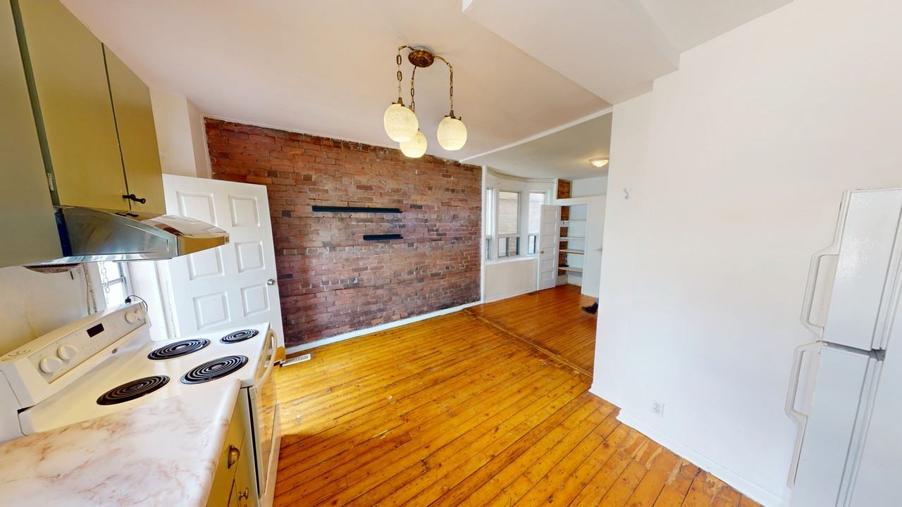 QUEEN ST W & BATHURST ST - Photo 5 of 14