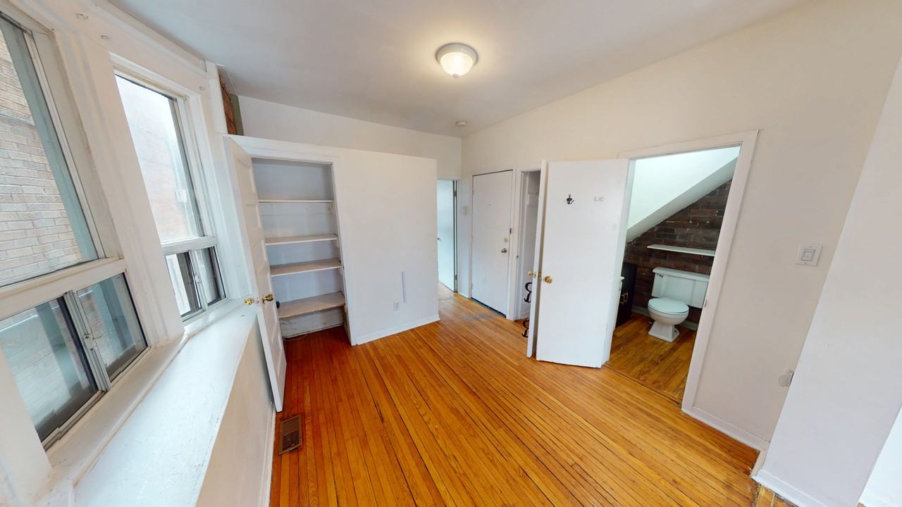 QUEEN ST W & BATHURST ST - Photo 7 of 14