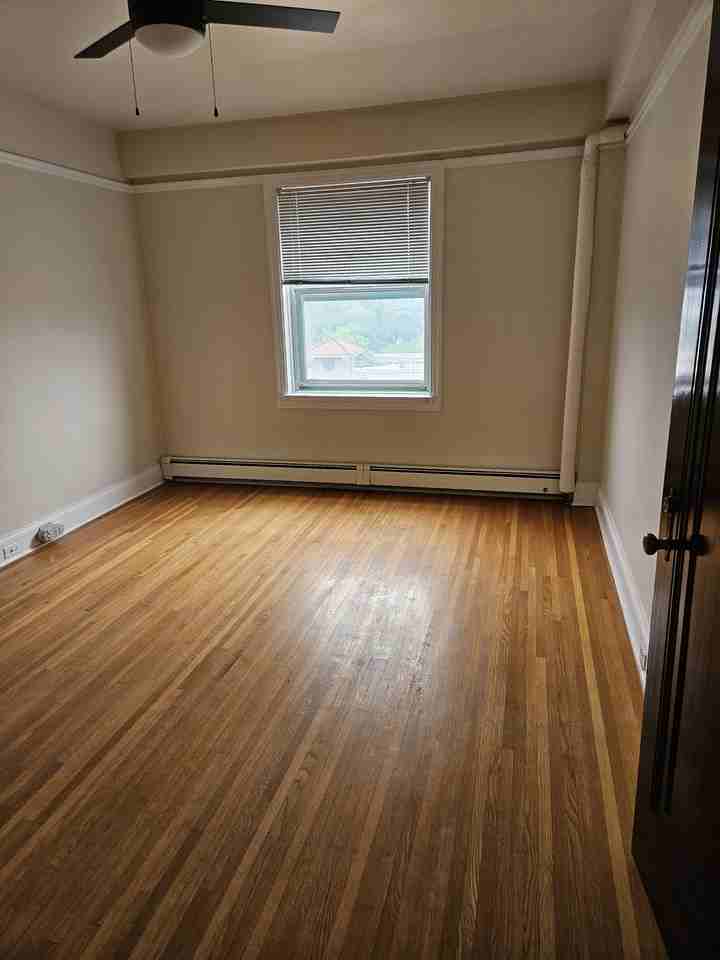 2305 Victoria Ave - Photo 6 of 11