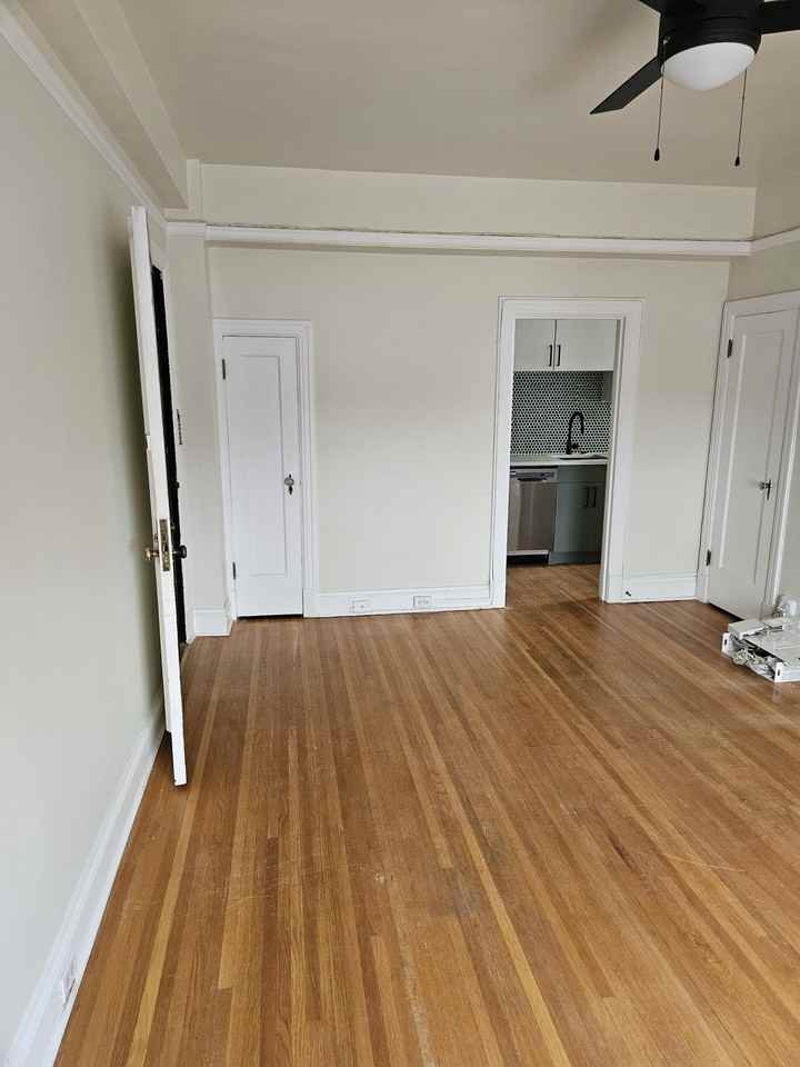 2305 Victoria Ave - Photo 7 of 11