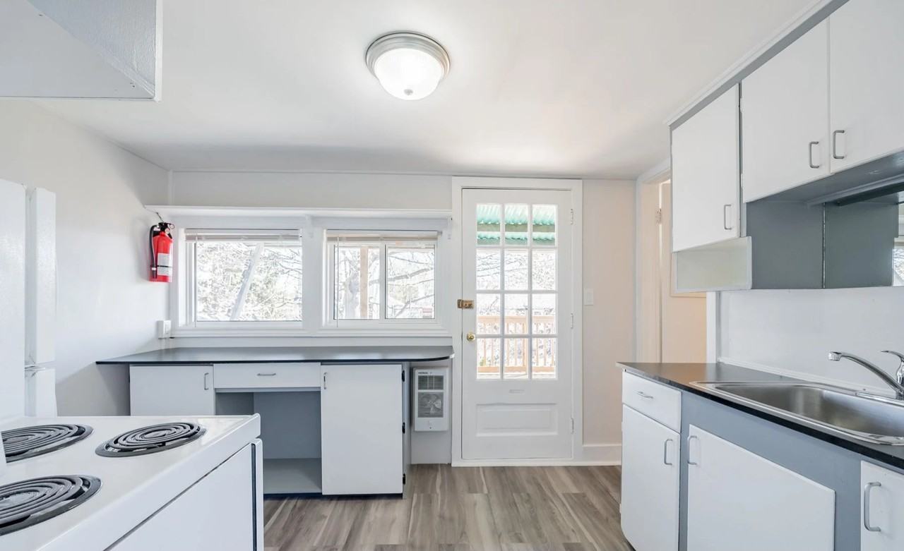 271 Drew Street - Photo 4 of 16