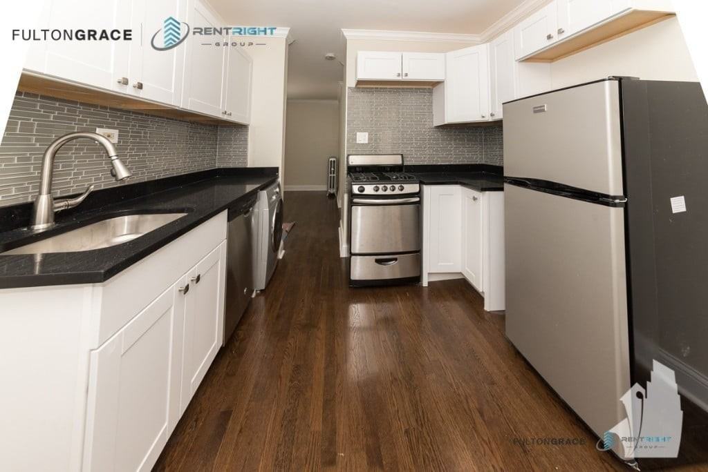 2129 N Dayton St #308 - Photo 3 of 6