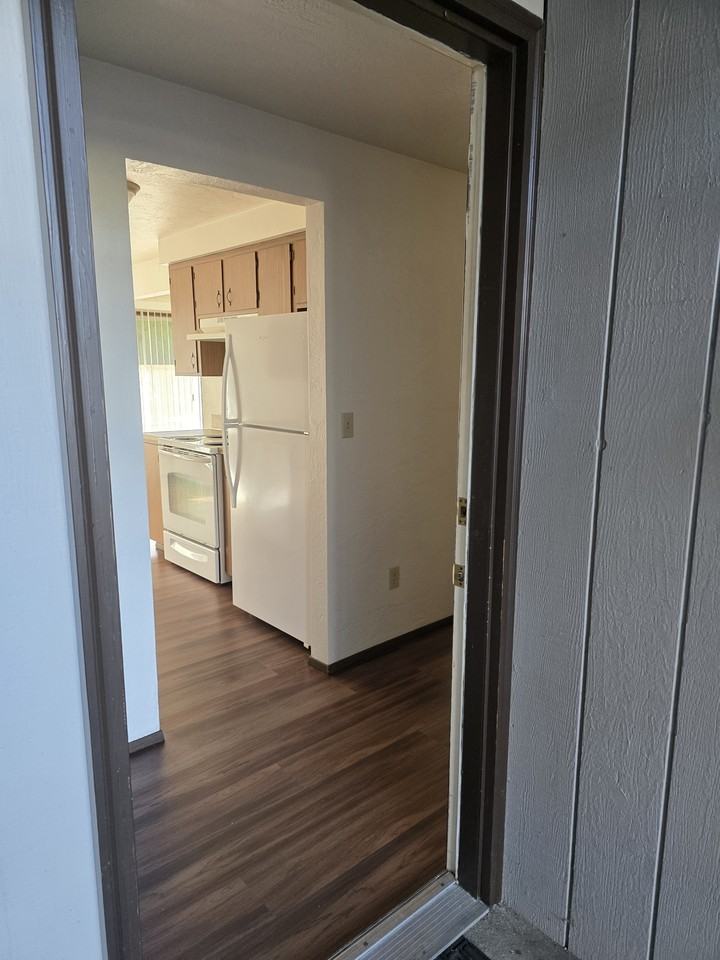 San River Apartments456 North 4th Avenue, #11 - Photo 3 of 26