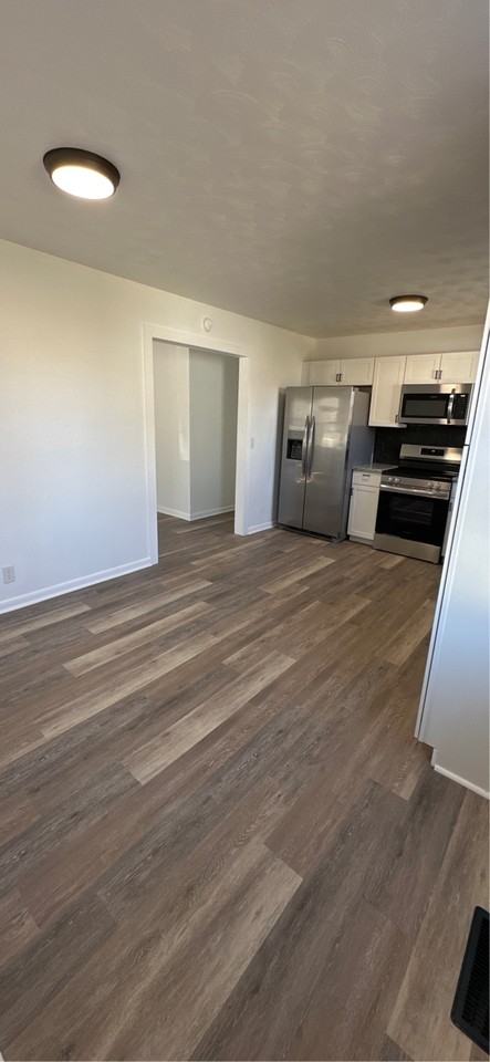 200 Staggs Dr #1 - Photo 4 of 11