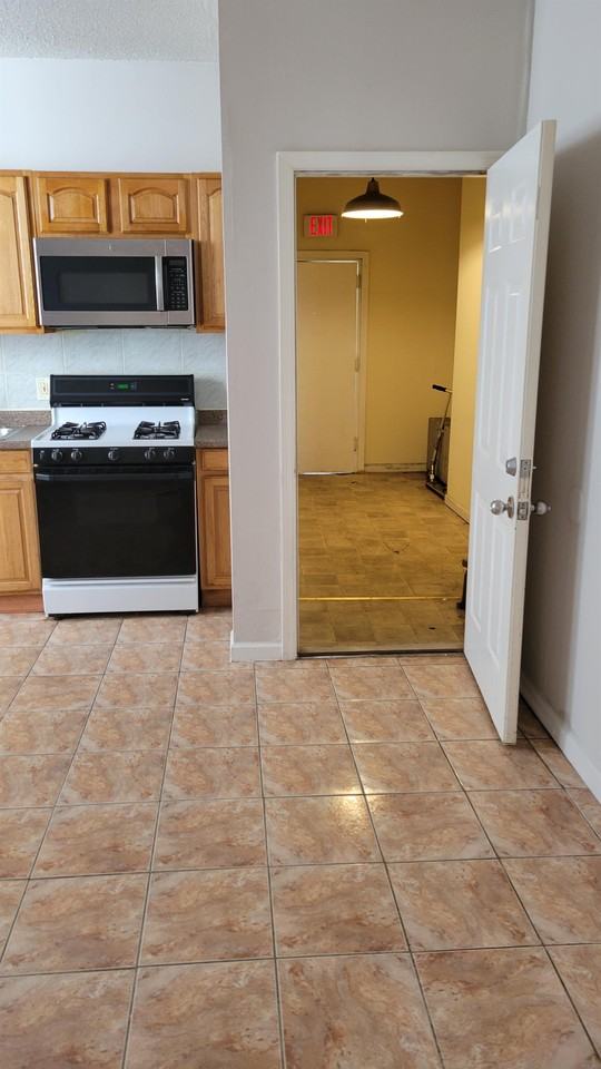 6 S 51st St #1 - Photo 2 of 23