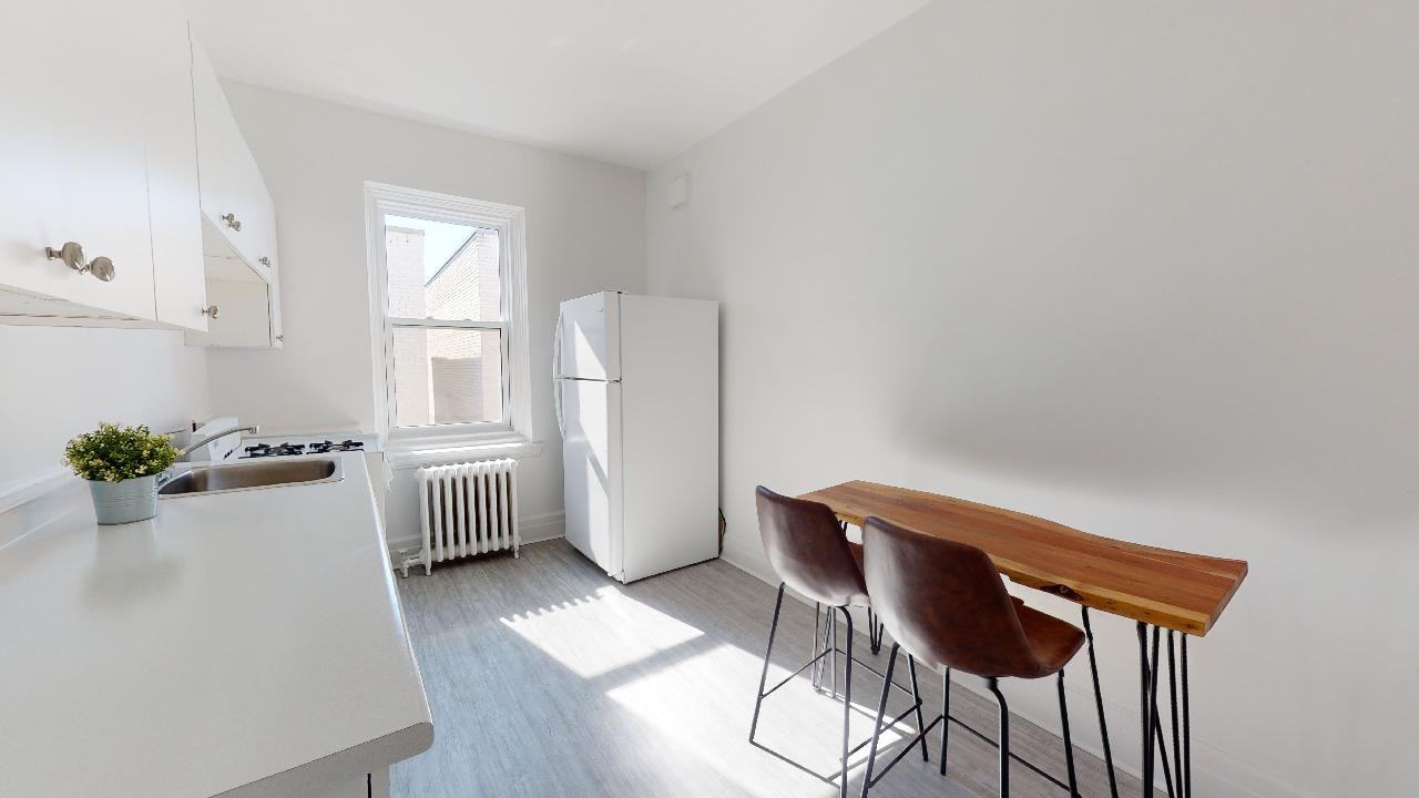 Coolbrook & Cote Saint-Luc - Photo 3 of 10