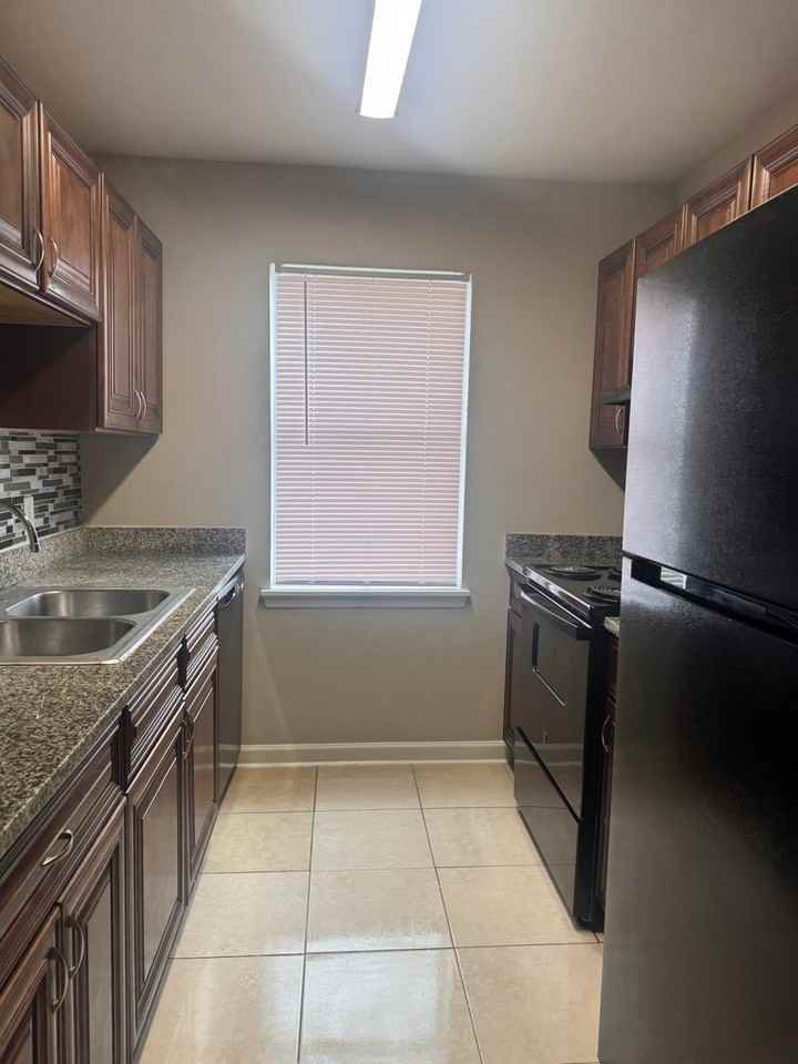 Ashley Place - Photo 5 of 11