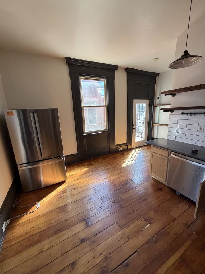 814 Washington Ave #2 - Photo 2 of 9