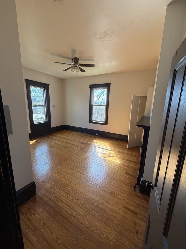 814 Washington Ave #2 - Photo 6 of 9