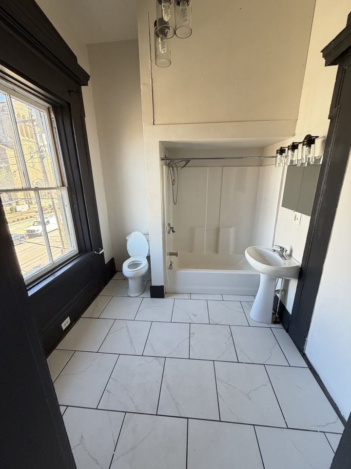 814 Washington Ave #2 - Photo 7 of 9