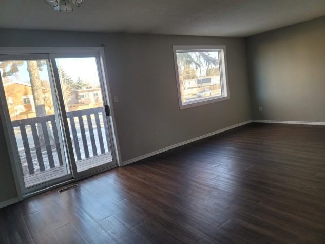 3 Bedroom Unit in Highland Green!!! - Photo 5 of 11