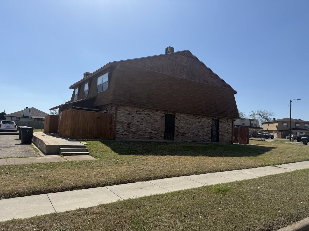 1301 Wales Dr #C - Photo 2 of 12