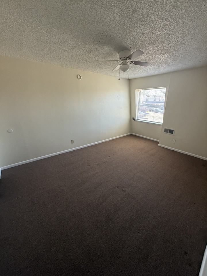 1301 Wales Dr #C - Photo 3 of 12