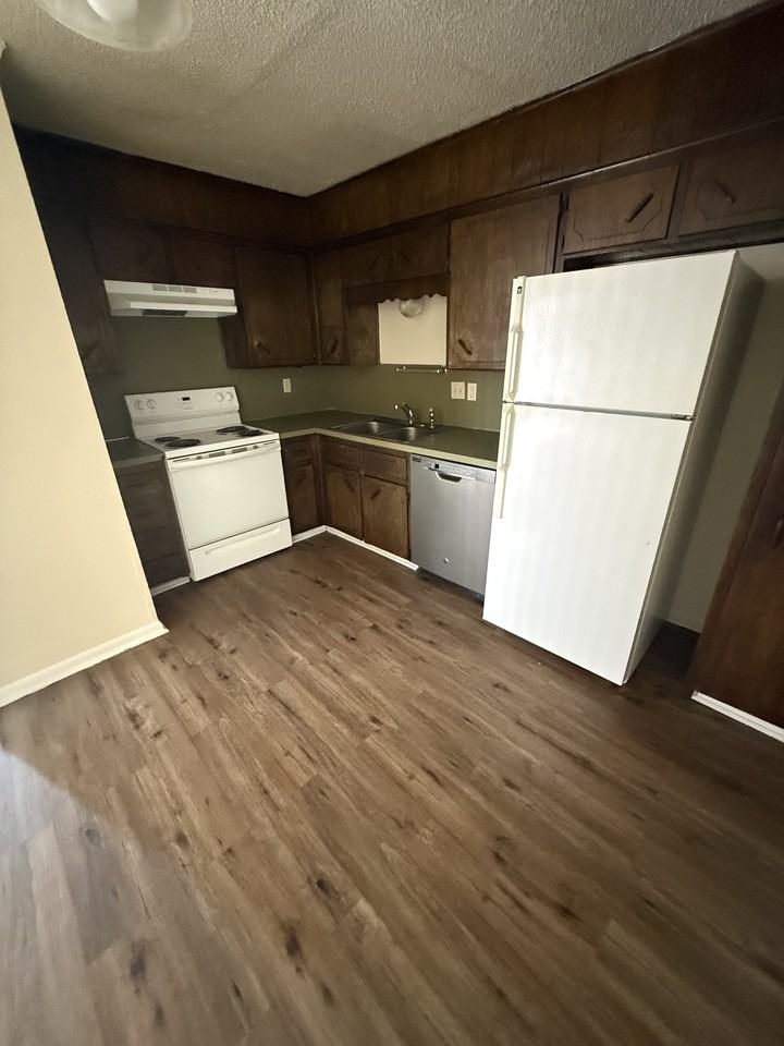 1301 Wales Dr #C - Photo 6 of 12