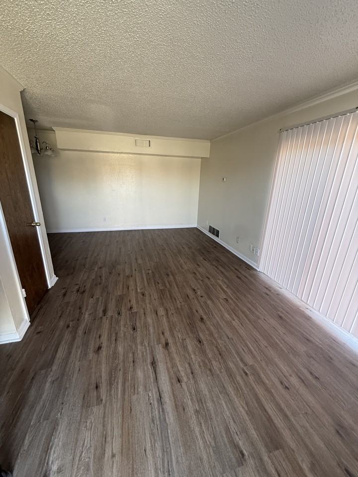 1301 Wales Dr #C - Photo 7 of 12