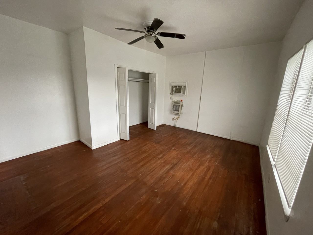 2122 Ave. G - B #B - Photo 4 of 6