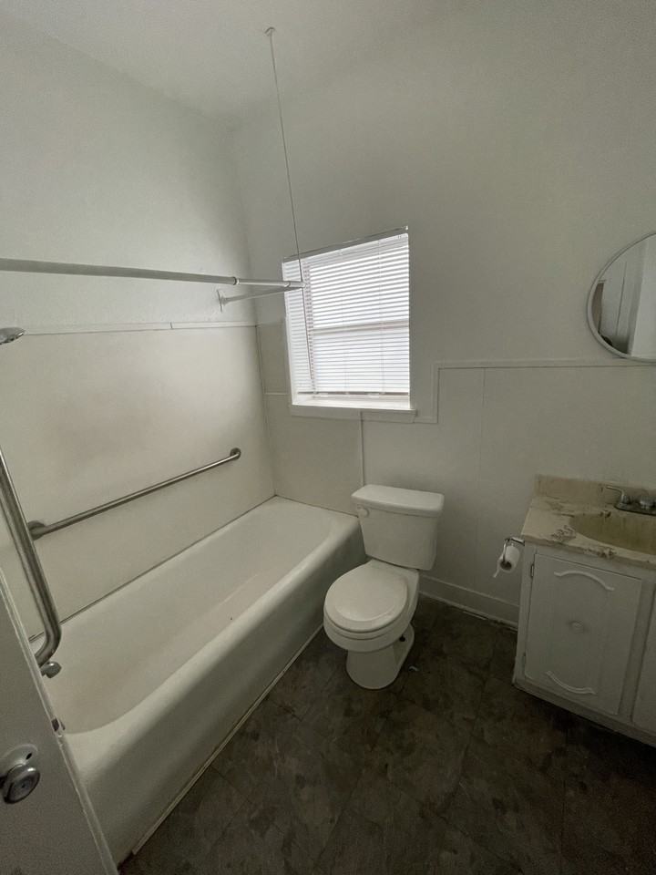 2122 Ave. G - B #B - Photo 6 of 6