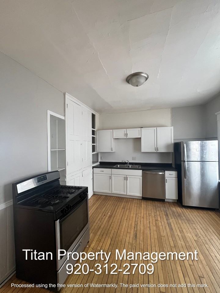 857 Wisconsin St #1 - Photo 3 of 10