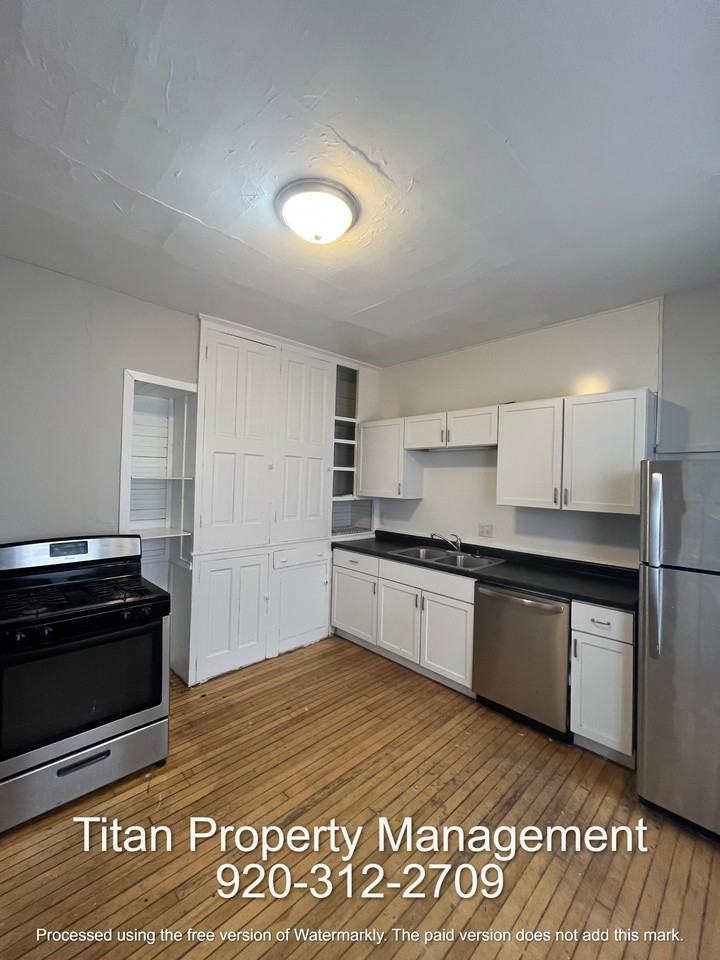 857 Wisconsin St #1 - Photo 4 of 10