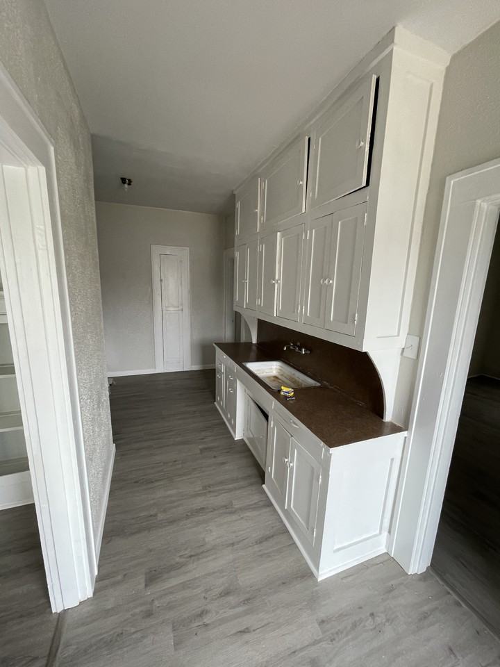 1642 Elizabeth Ave #1 - Photo 4 of 9