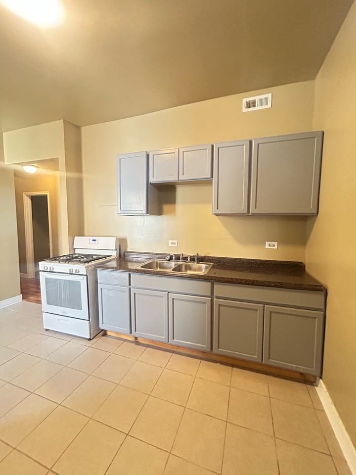 7836 S Emerald Ave #2 - Photo 2 of 17