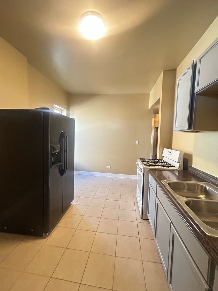 7836 S Emerald Ave #2 - Photo 4 of 17