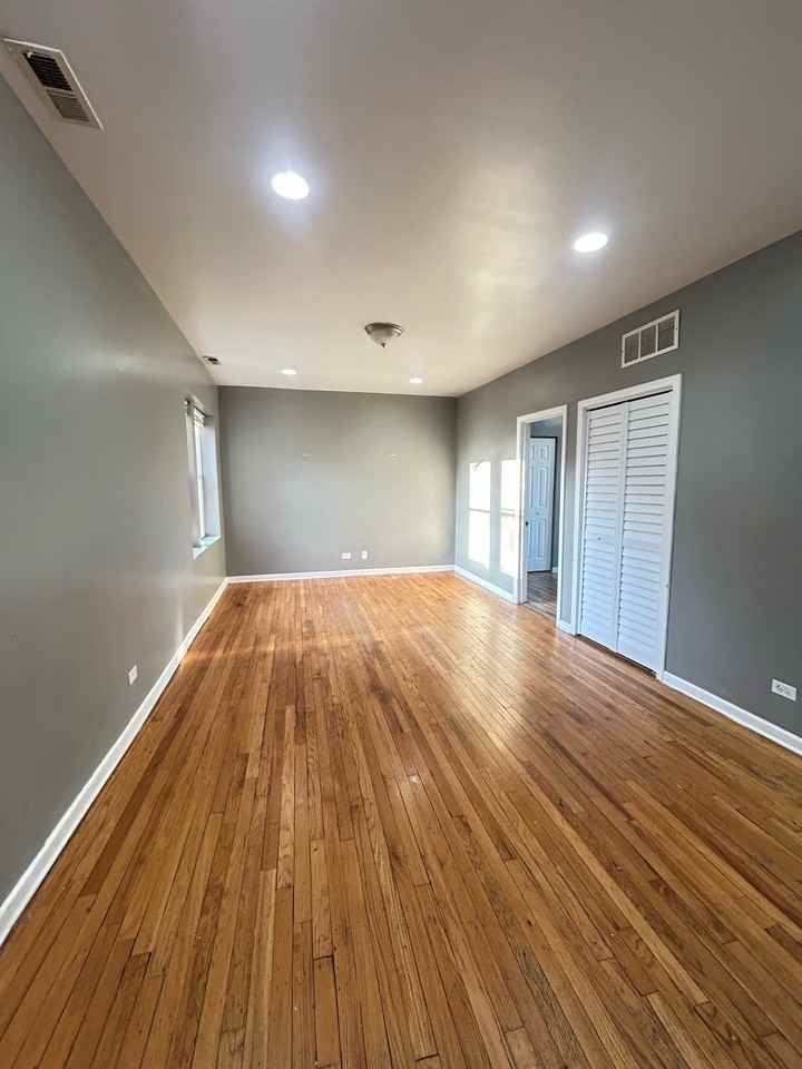 9120 S Dauphin Ave Apt 3w #9120-3W - Photo 3 of 14