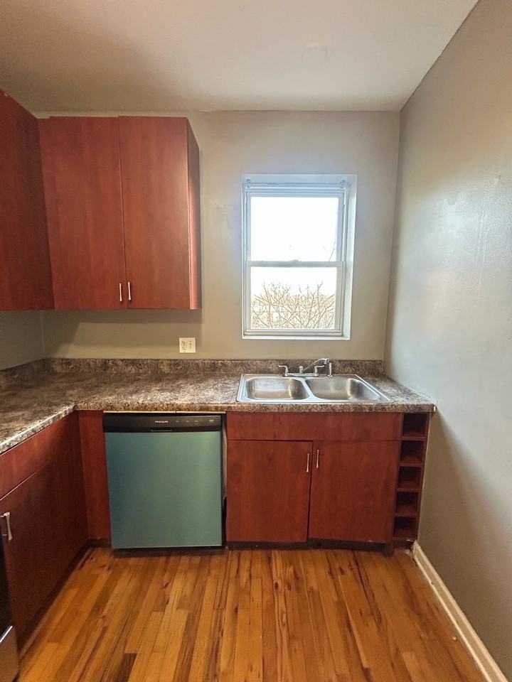 9120 S Dauphin Ave Apt 3w #9120-3W - Photo 6 of 14