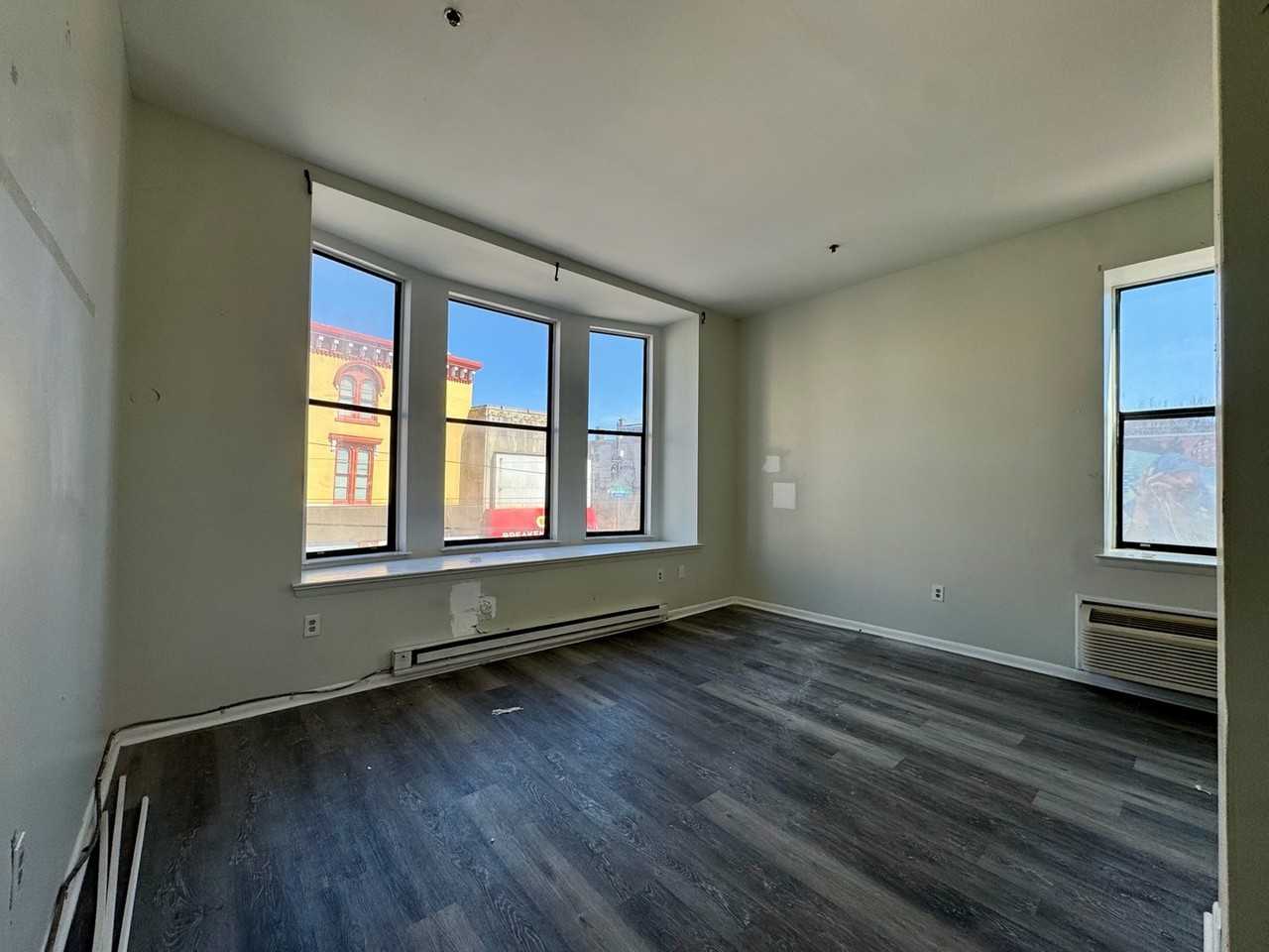 5600 Germantown - Photo 6 of 40