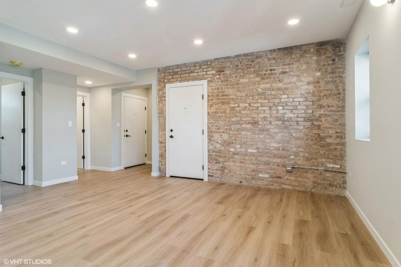 3139 N Francisco Ave - Photo 3 of 10