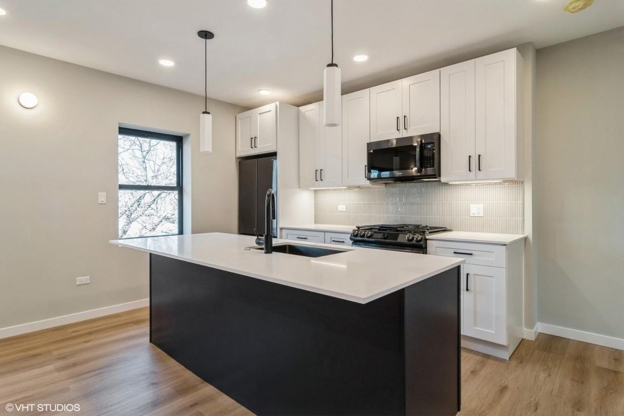 3139 N Francisco Ave - Photo 5 of 10