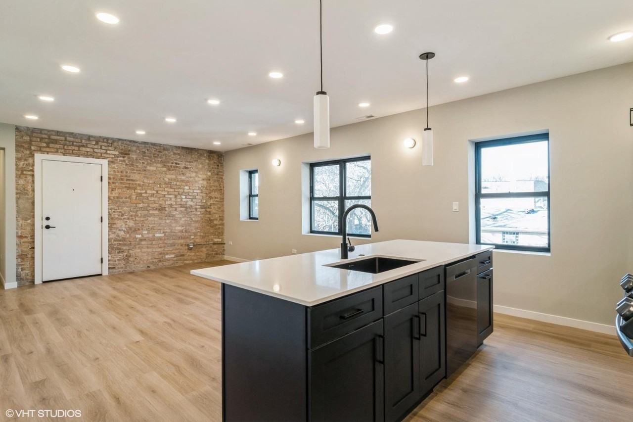 3139 N Francisco Ave - Photo 6 of 10