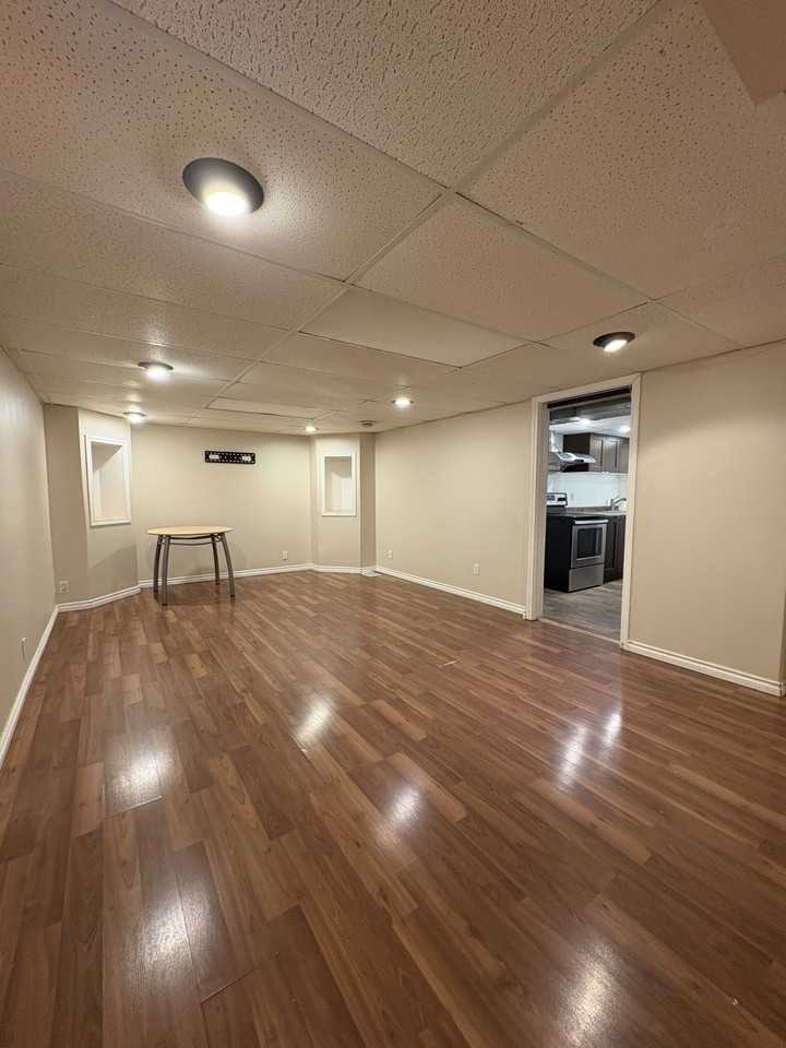 327 Dalhousie Drive 2 - Photo 2 of 13