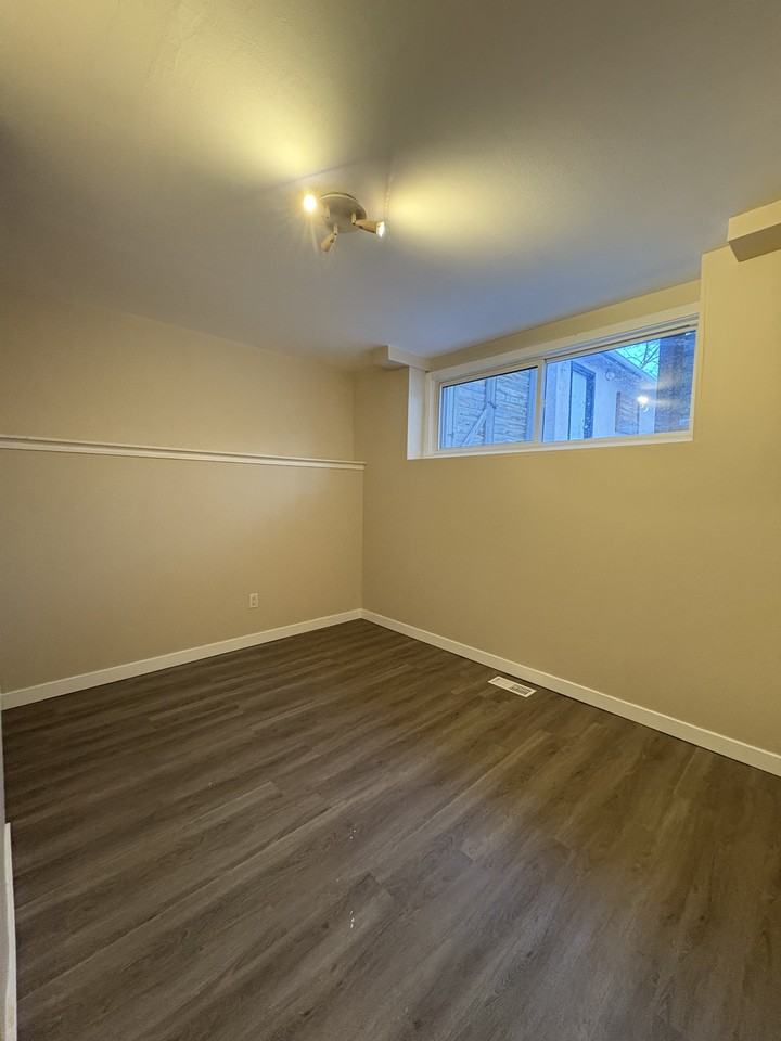 327 Dalhousie Drive 2 - Photo 4 of 13