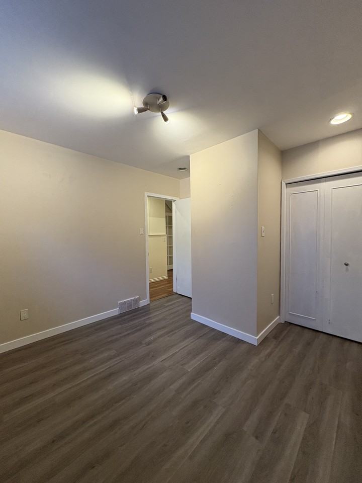 327 Dalhousie Drive 2 - Photo 5 of 13