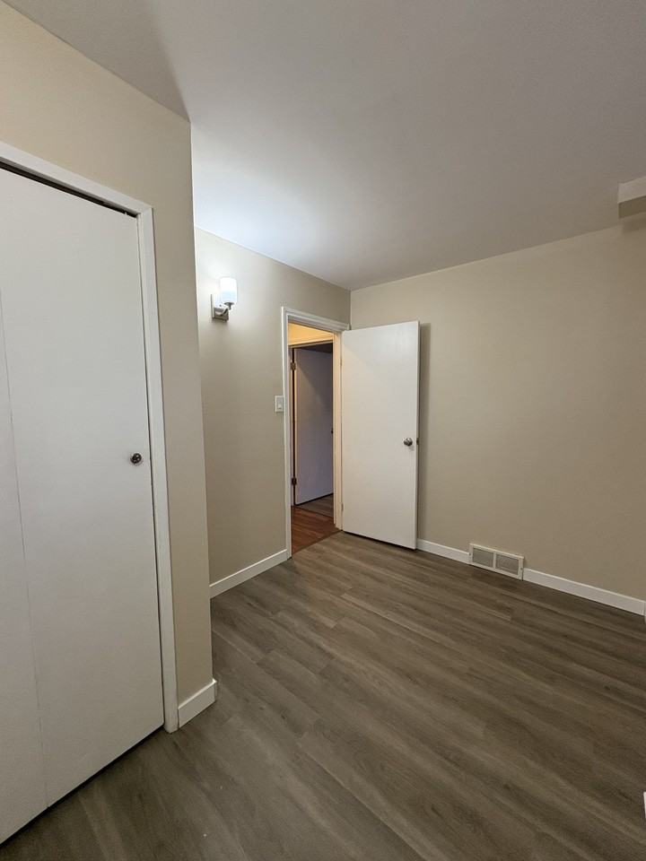 327 Dalhousie Drive 2 - Photo 7 of 13