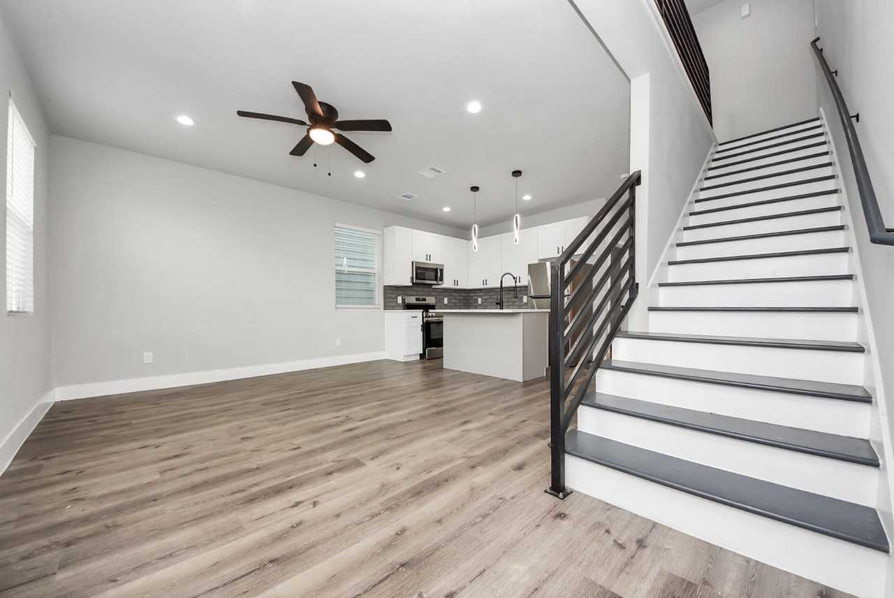 19104 Sears Dr - Photo 5 of 20