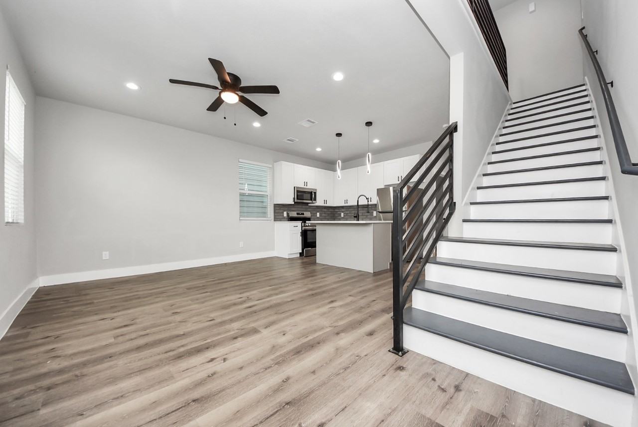 19104 Sears Dr - Photo 6 of 20