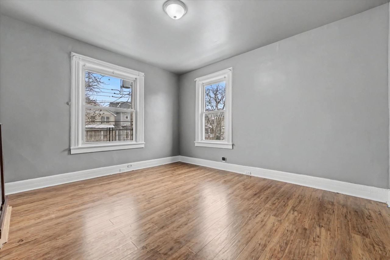 250 S 5th Ave - Photo 3 of 11