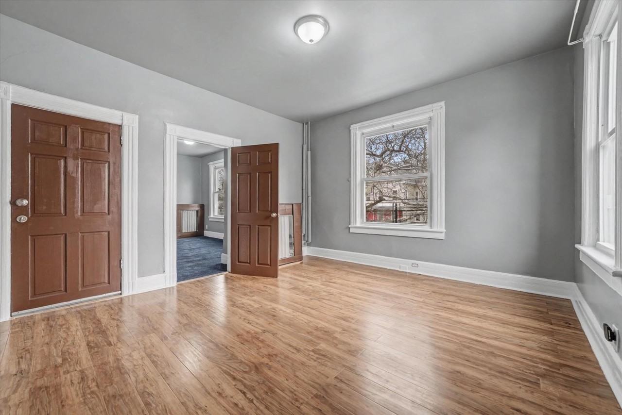 250 S 5th Ave - Photo 4 of 11