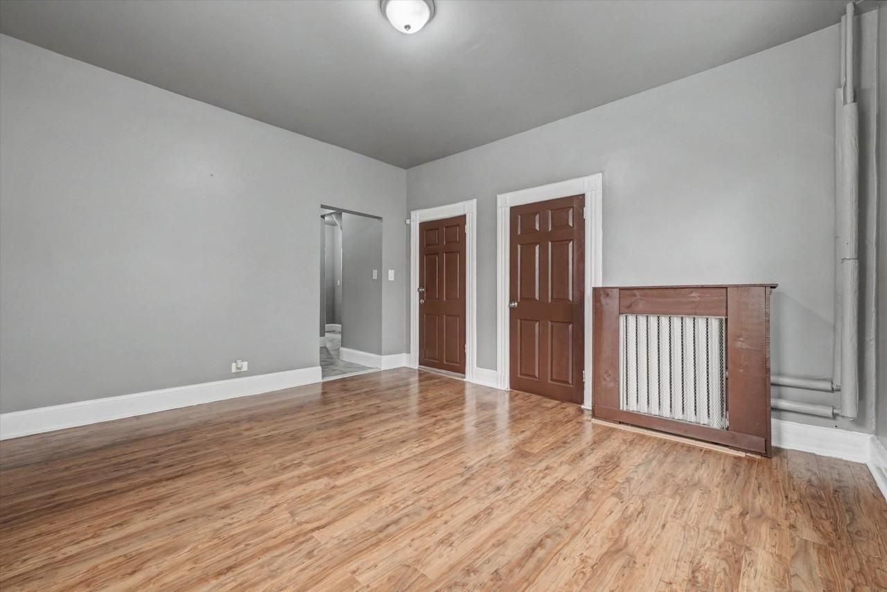 250 S 5th Ave - Photo 5 of 11