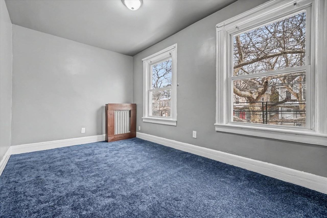 250 S 5th Ave - Photo 7 of 11