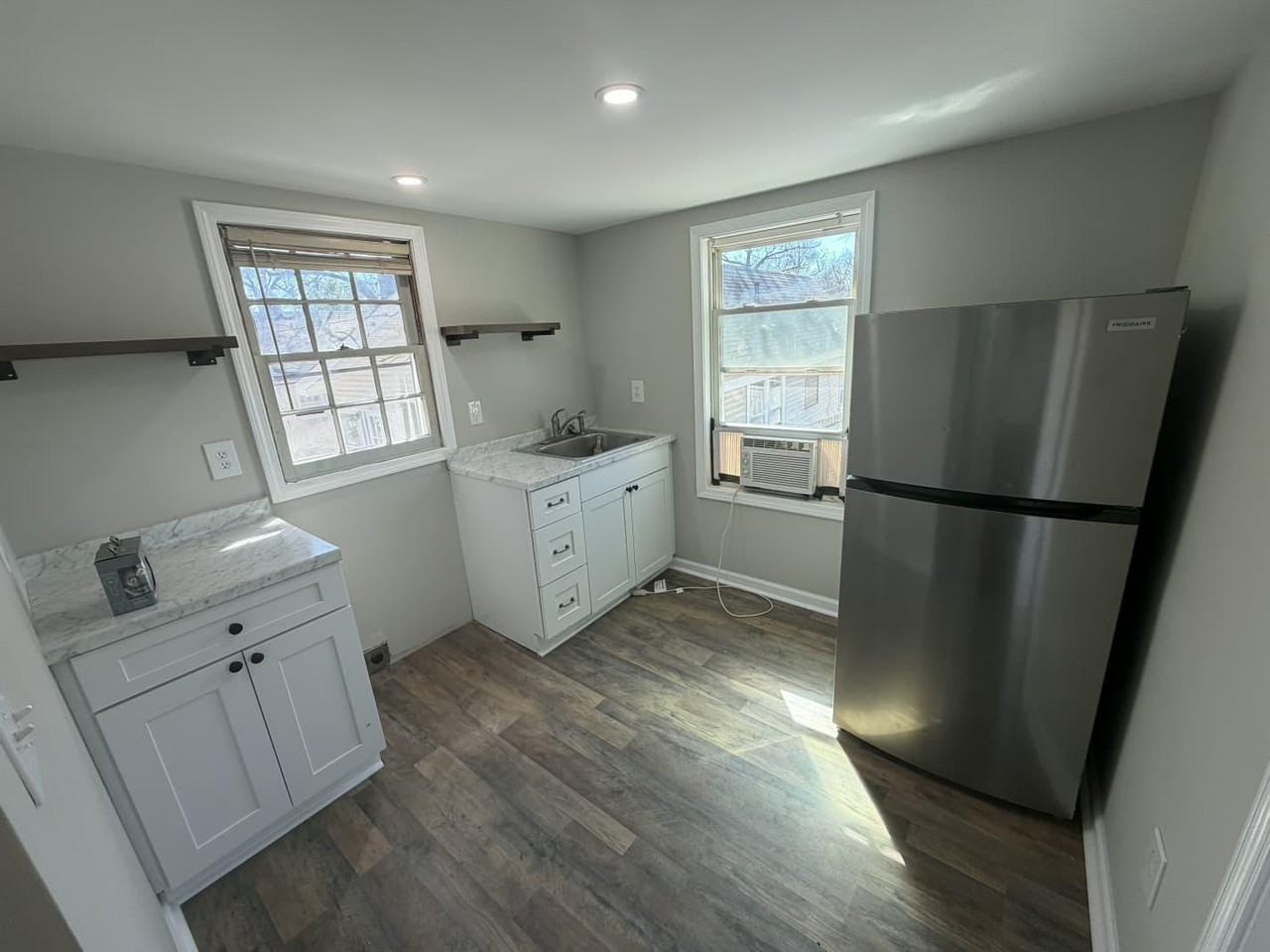 714 Lucas St - Photo 5 of 20