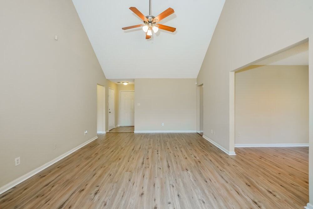 6929 Country Walk Dr - Photo 4 of 16