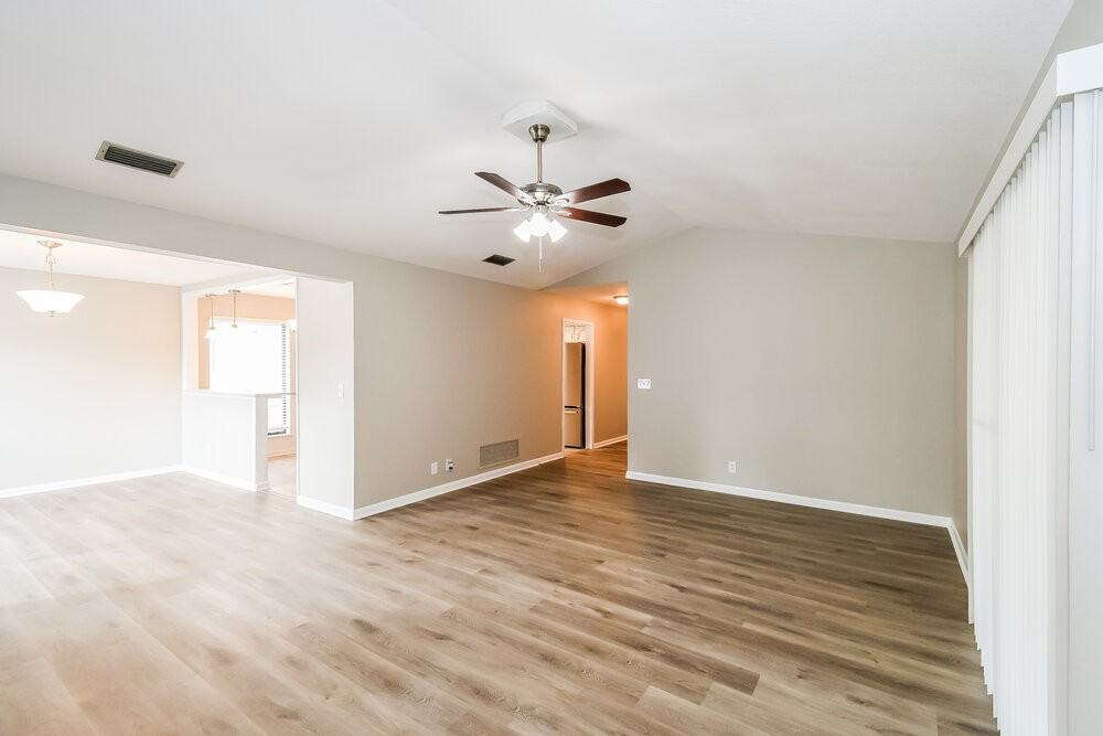 7152 Holiday Hill Ct - Photo 3 of 16