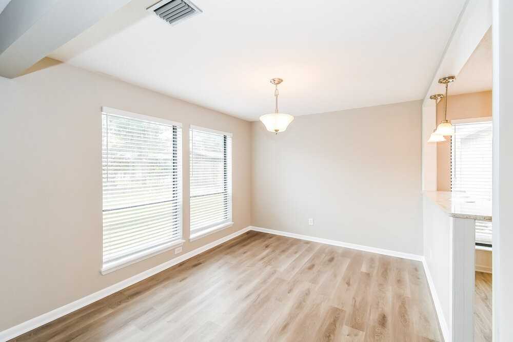 7152 Holiday Hill Ct - Photo 6 of 16