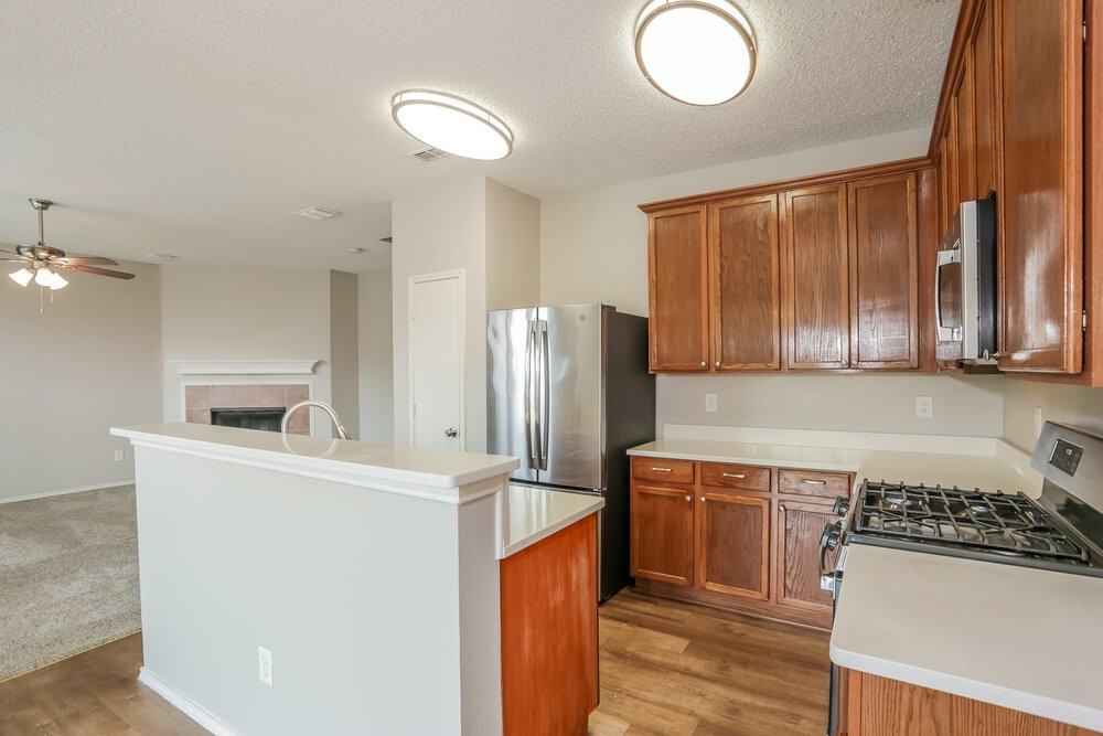 2504 Frontier Dr - Photo 7 of 17