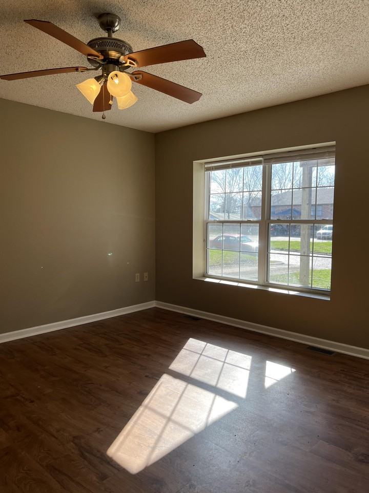 301 S Mulberry St #B - Photo 3 of 16