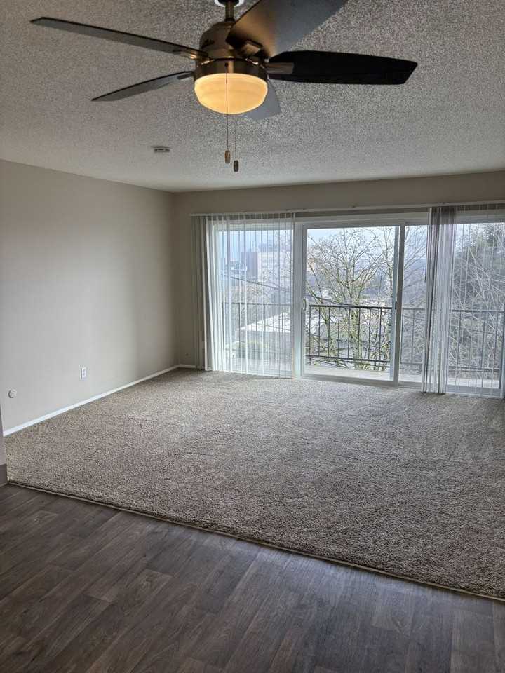 Hilltop House Apartments - Photo 3 of 11